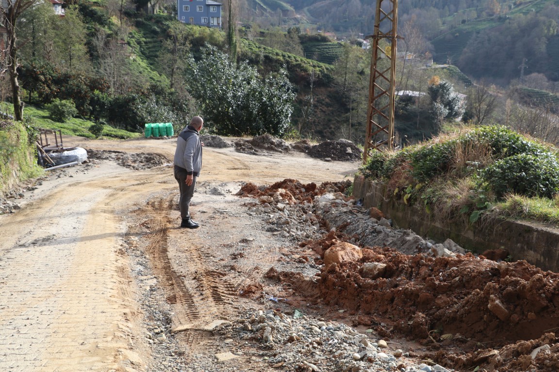 Bitmek bilmeyen doğal gaz çalışması mahalle sakinlerini canından bezdirdi