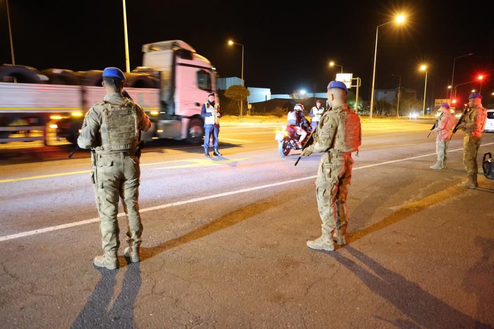 Jandarma, komando timleriyle uygulamada