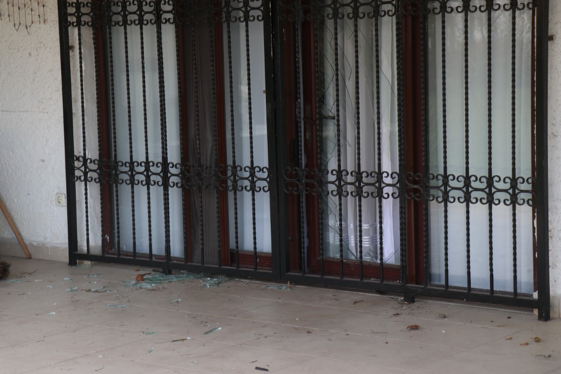 Hırsızlar göle sıfır villalara dadandı