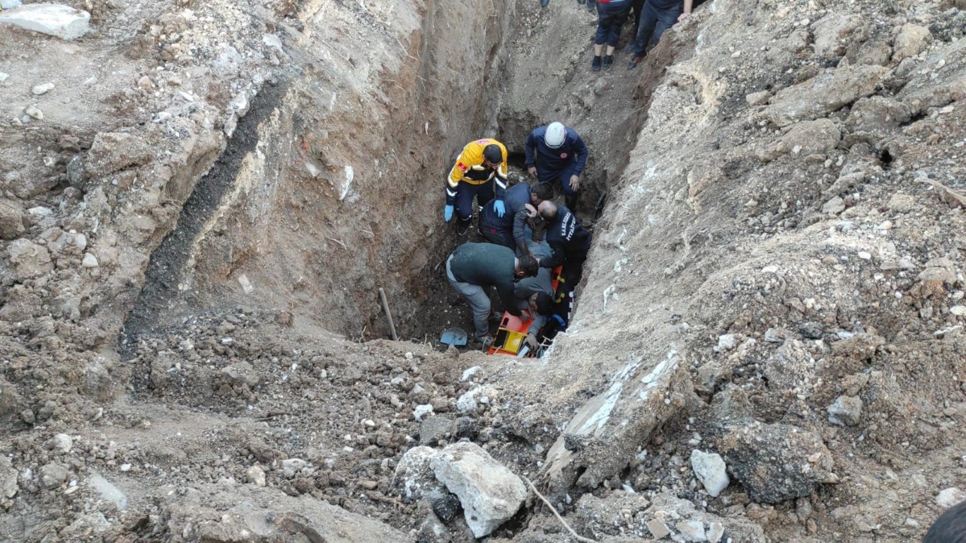 Şanlıurfa’da göçük altında kalan işçi kurtarıldı