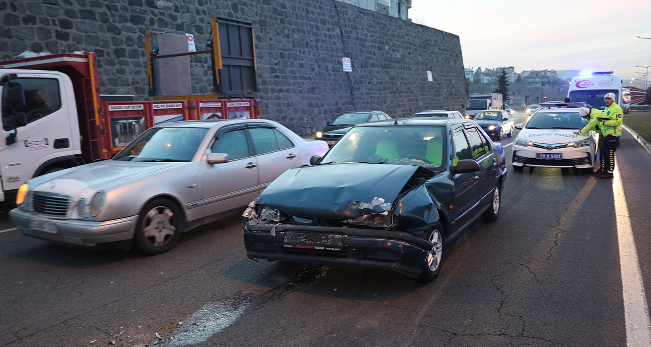 Nevşehir’de minibüs ile otomobil çarpıştı: 2 yaralı