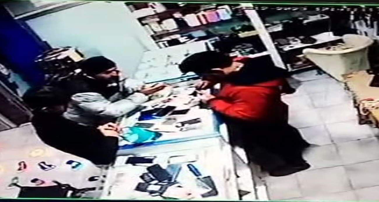 Teknik serviste panik anları: Telefon bataryasının patlama anı kamerada