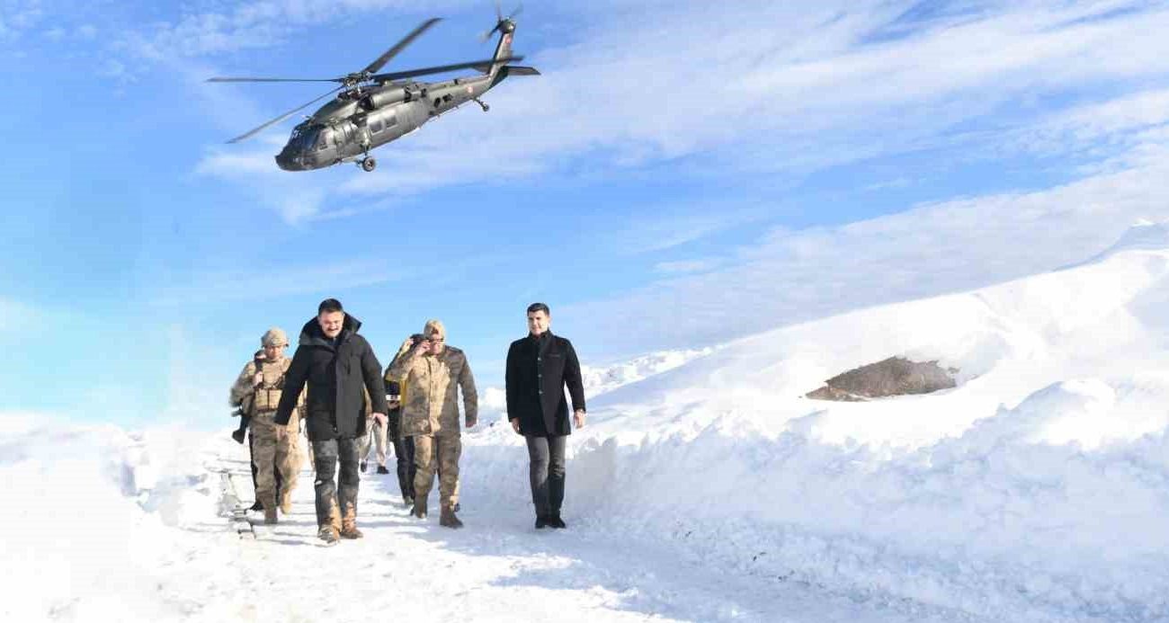 Vali Tekbıyıkoğlu üst bölgesindeki Mehmetçik ile bir araya geldi