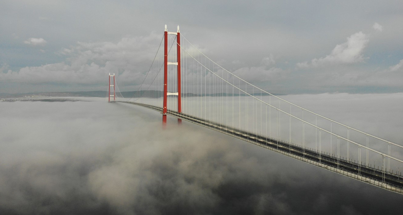 Sis içinde kalan 1915 Çanakkale Köprüsü hayran bıraktı