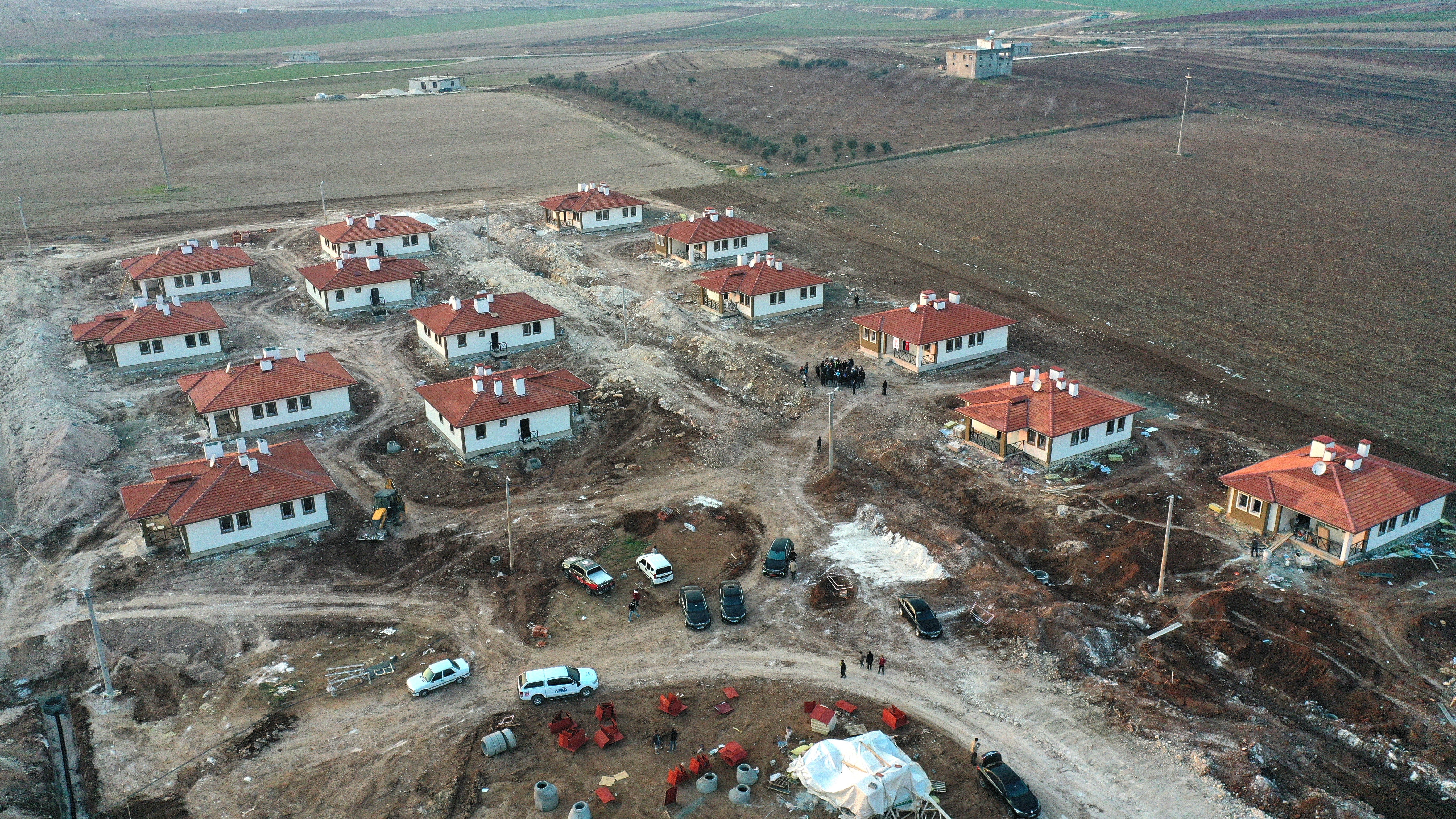 Deprem sonrası yapılan köy evleri havadan görüntülendi