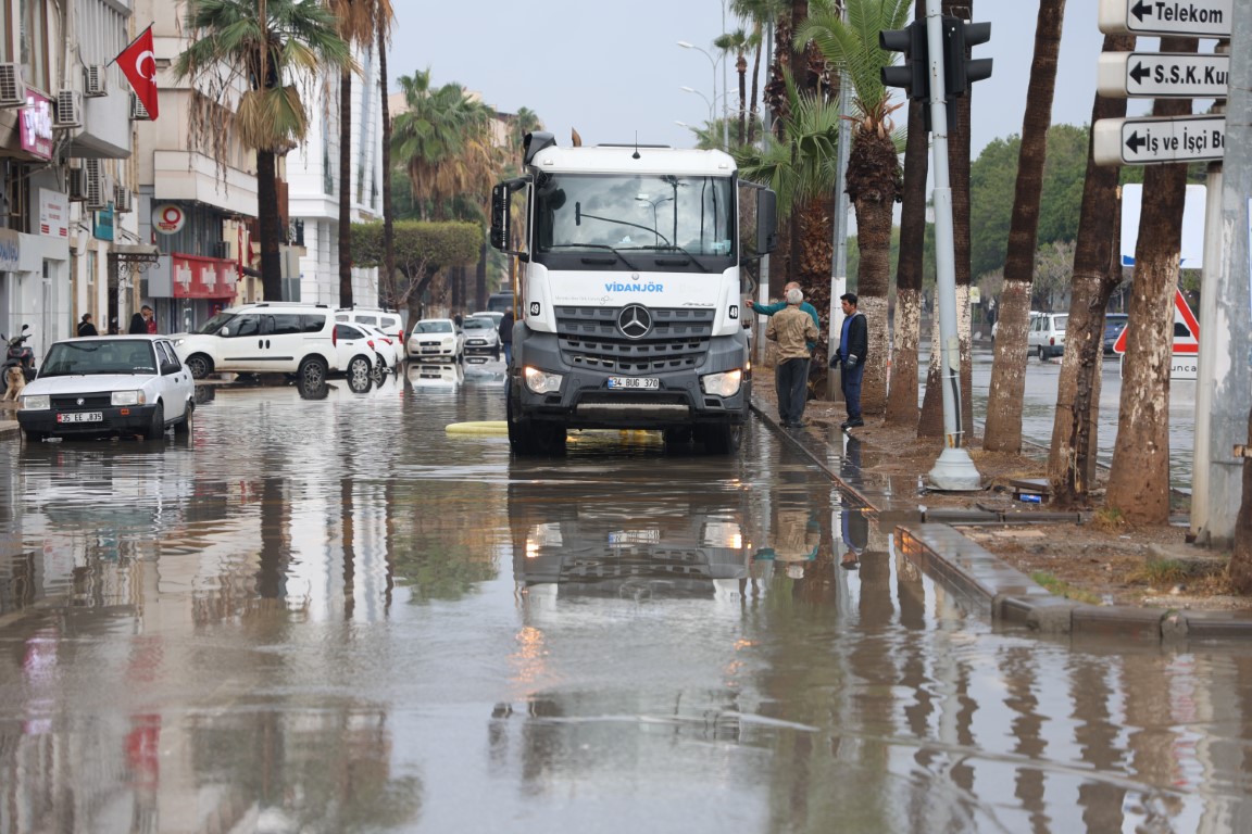 İskenderun tekrardan sular altında kaldı