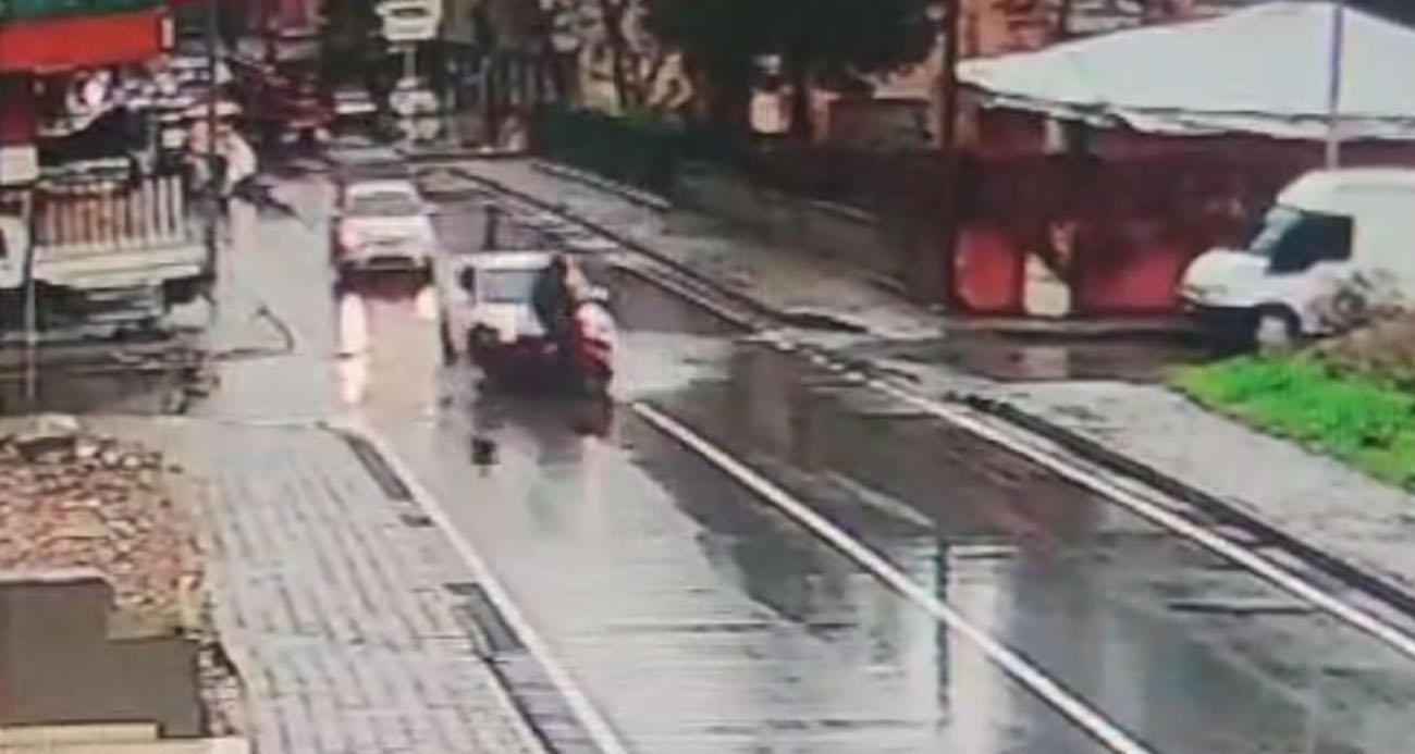 Batman’da otomobil ile motosikletin çarpıştığı anlar güvenlik kamerasına yansıdı