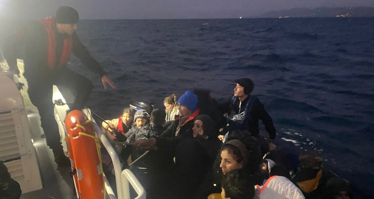 Ayvacık açıklarında 40 kaçak göçmen yakalandı