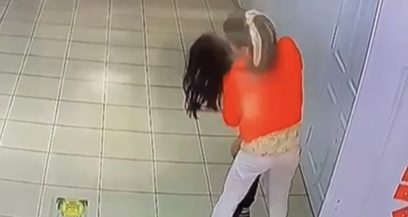 Yemek yerken nefes borusu tıkandı, öğretmeni Heimlich manevrasıyla kurtardı