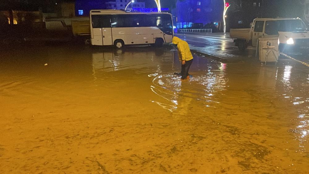 Kırklareli’de şiddetli yağış: Araçlar suya gömüldü