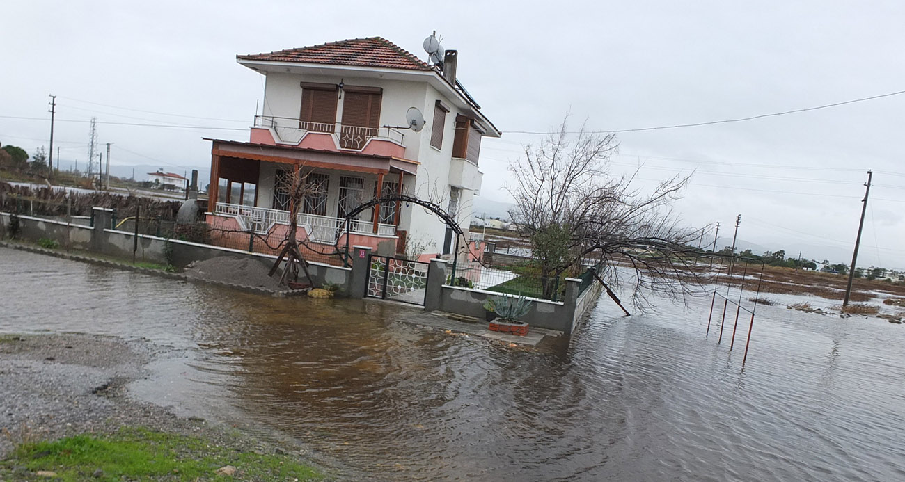 Balıkesir’de yazlıkları su bastı