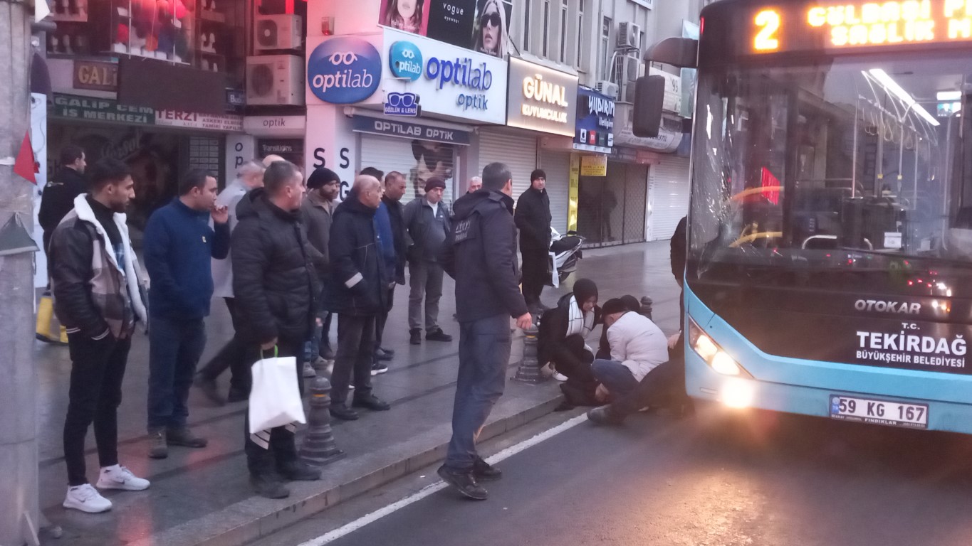 Halk otobüsünün yayaya çarptığı kaza kamerada
