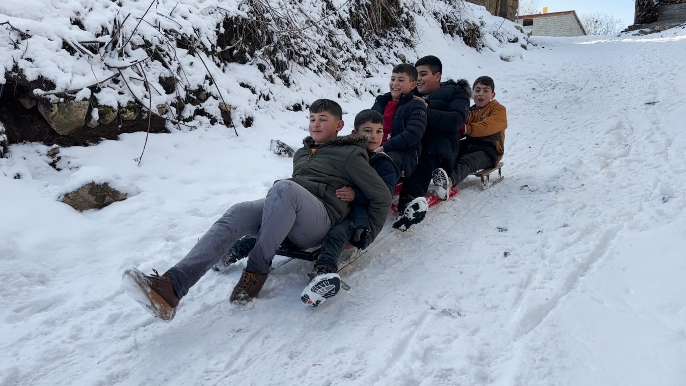 Tatvan’da çocukların kızak keyfi