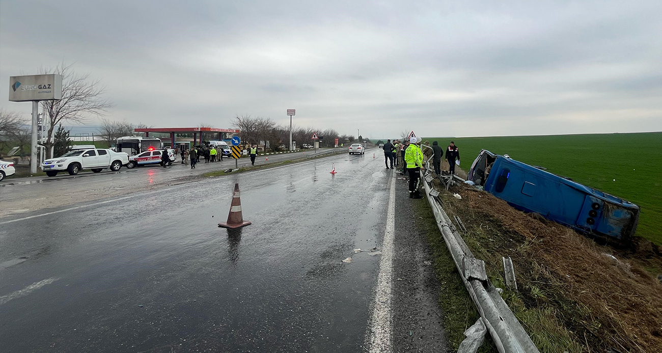 Diyarbakır’da cezaevi aracı devrildi: 13 yaralı