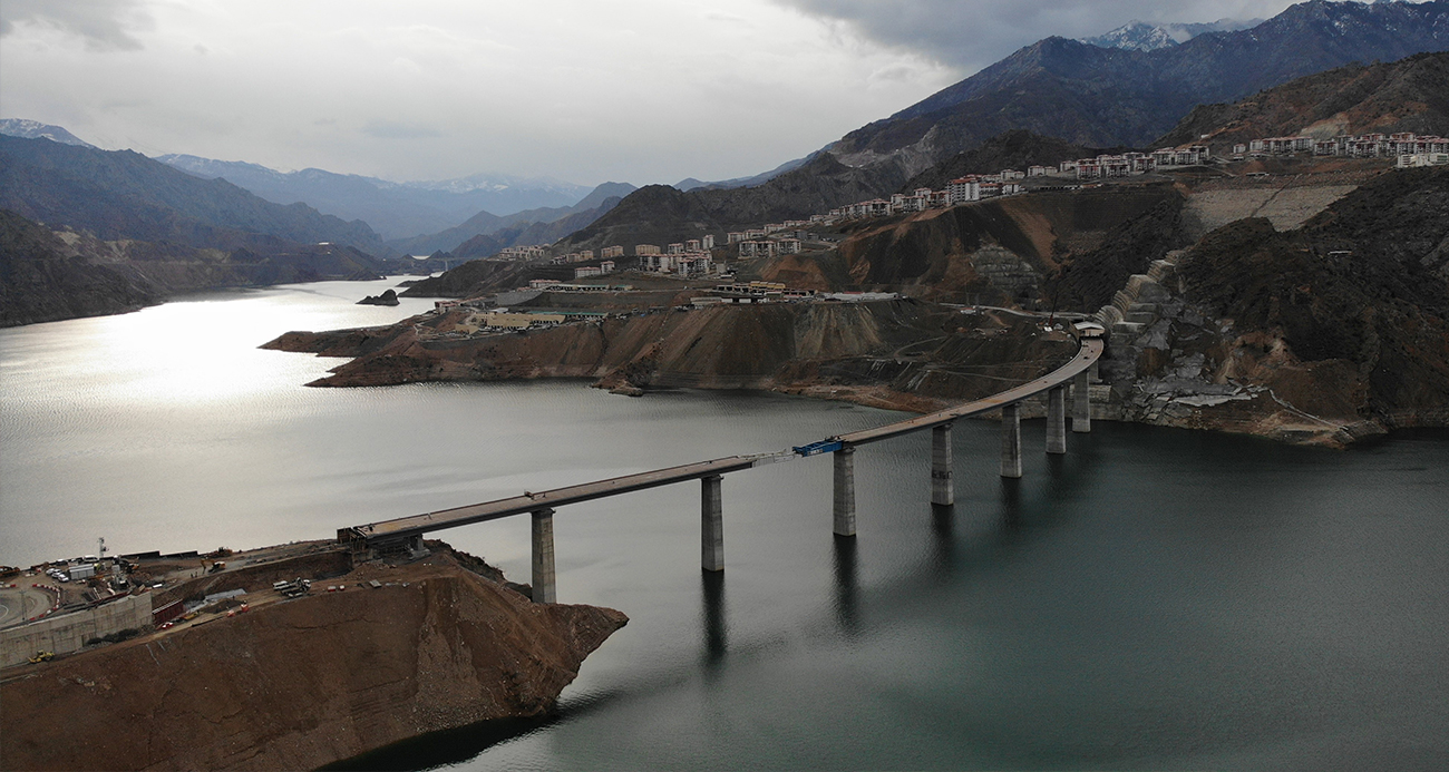 Yeni ilçe merakla bu haberi bekliyor, Viyadük mayıs ayında hizmete giriyor