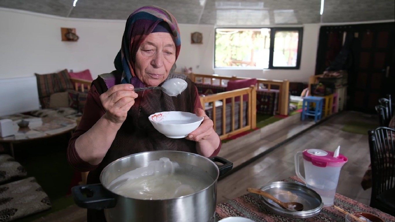 Bu çorba sadece kalabalıkta tüketiliyor