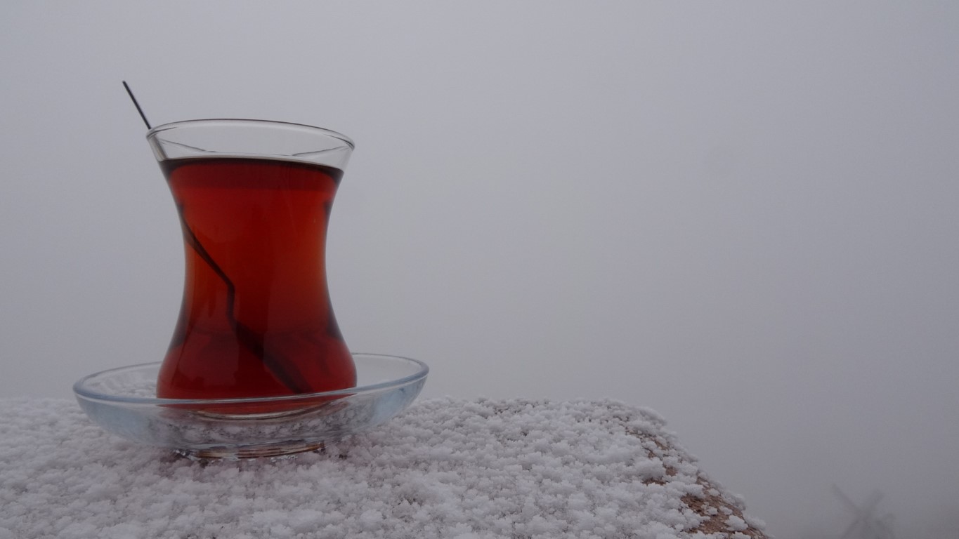 Yozgat’ta yüksek kesimlerde kar ve sis etkili oldu