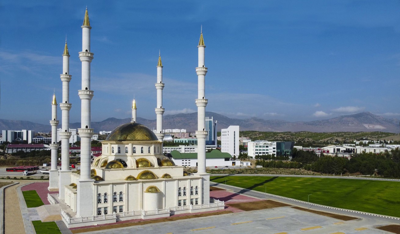 Dr. Suat Günsel Camii, Yakın Doğu Üniversitesi kampüsünde gerçekleştirilen görkemli bir törenle açıldı