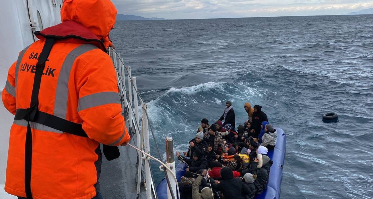 Yunan Sahil Güvenlik kaçak göçmenleri, ölüme terk ediyor