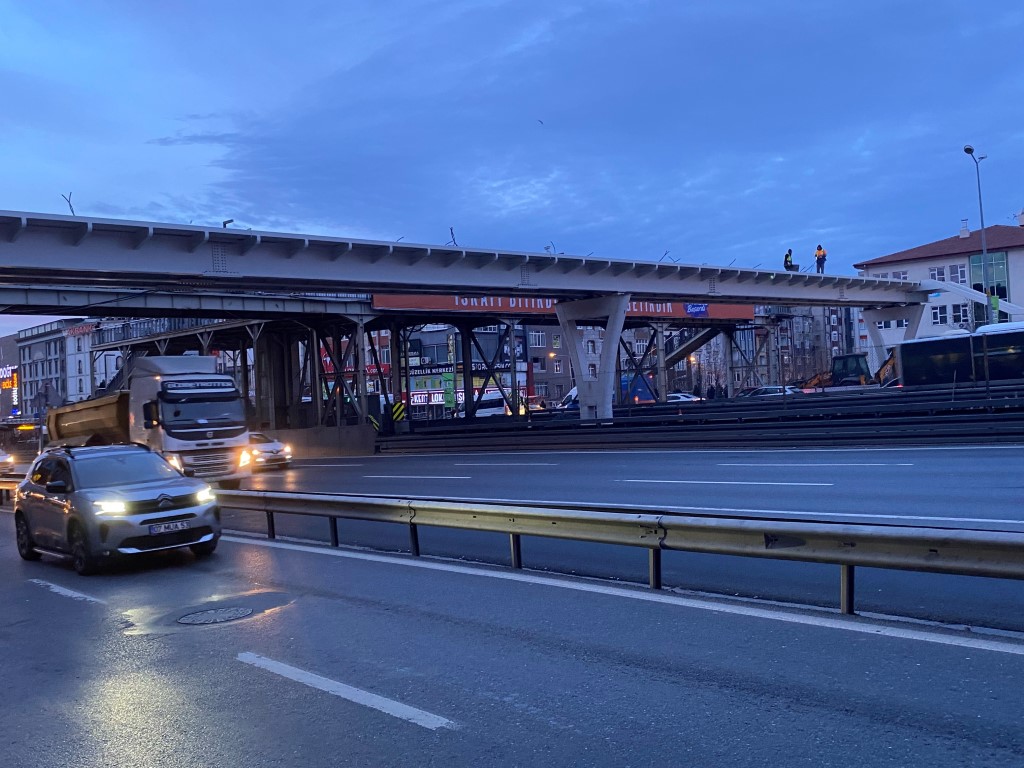 Beşyol metrobüs durağı yenileme çalışması mart ortasına kadar devam edecek