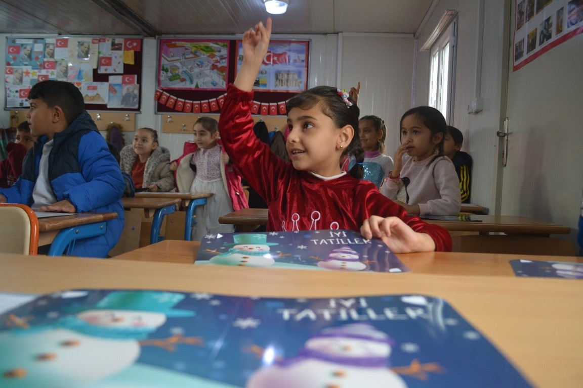 Konteyner okulda karne heyecanı