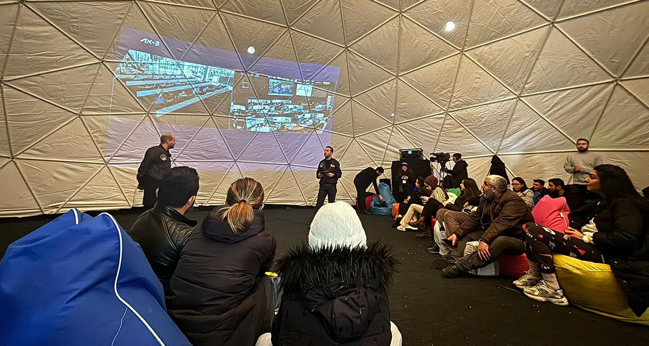 Gezeravcı’yı taşıyan uzay aracının istasyona kenetlenmesi takip ediliyor