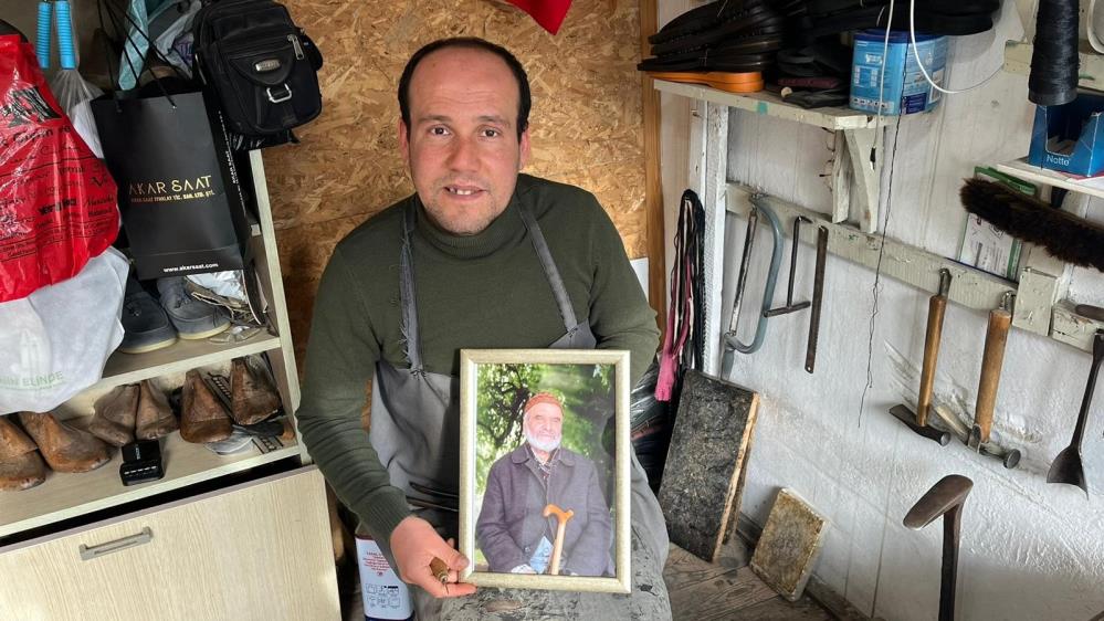 5 metrekarelik dükkanda dede mirası mesleğini sürdürüyor
