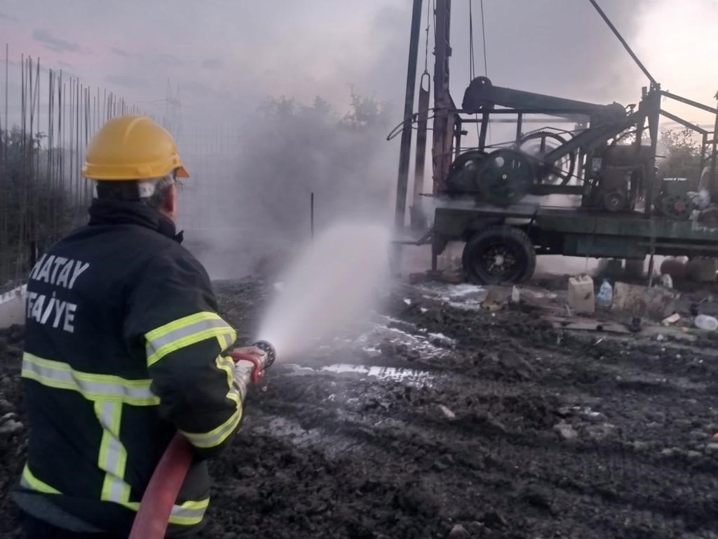 Hatay’da su sondajı yapılırken yangın çıktı