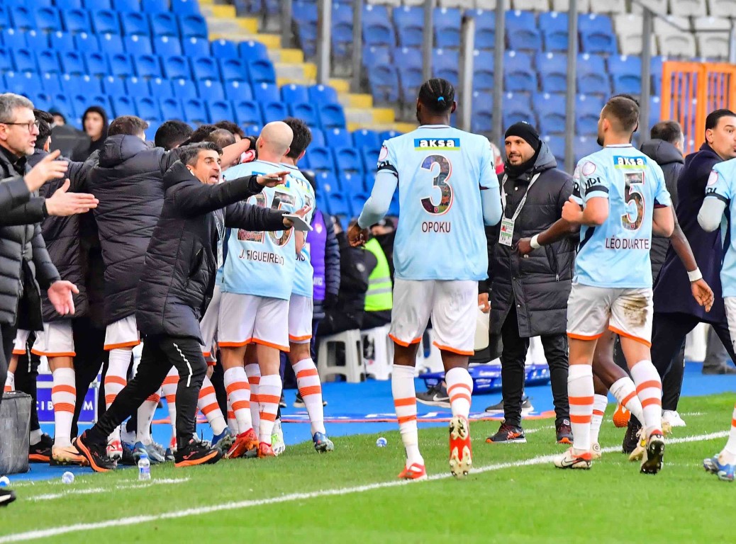 Başakşehir, Fenerbahçe karşısında formunu sürdürmek istiyor