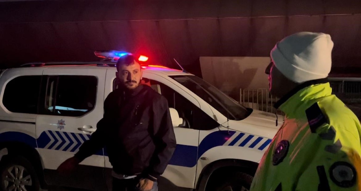 Alkollü nakliyatçılar polisi çileden çıkardı