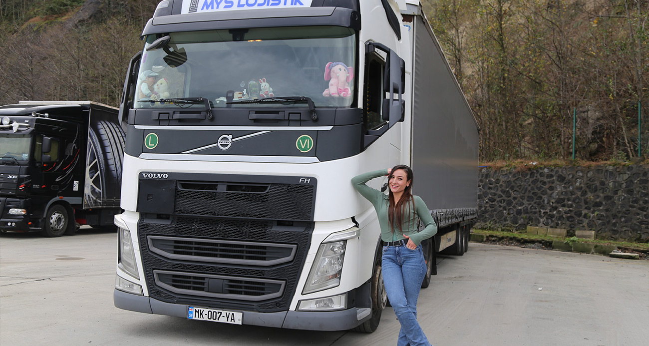 ’Kafkasların Kraliçesi’ tırıyla uluslararası yollarda direksiyon sallıyor