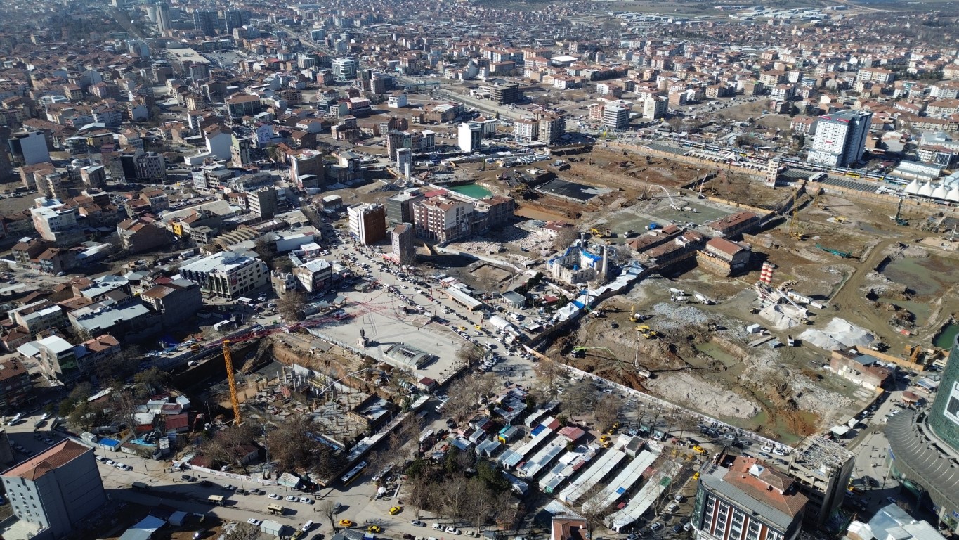 Malatya’da deprem öncesi ve sonrası çekilen görüntüler yıkımın boyutunu gözler önüne serdi