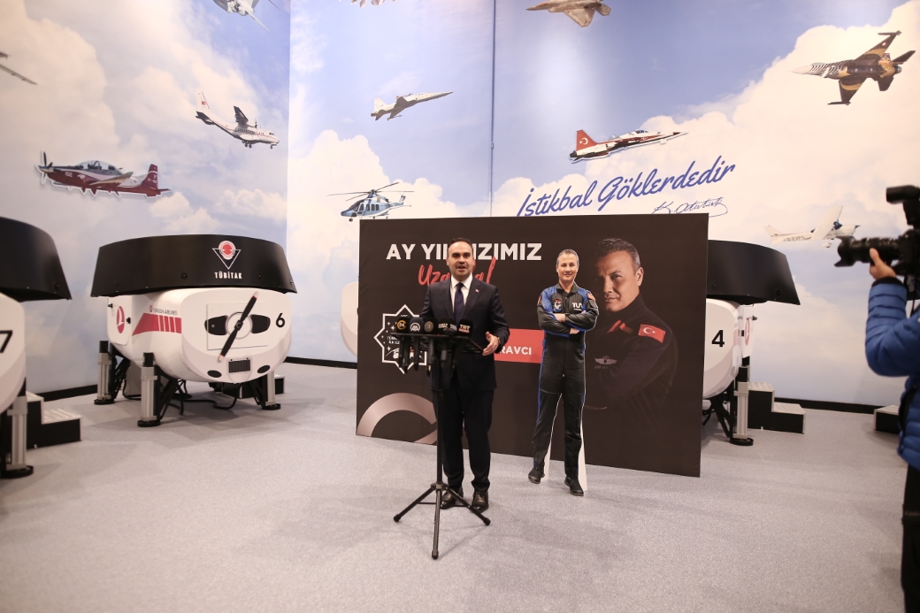 Bakan Kacır, ilk Türk astronot ile görüştü!