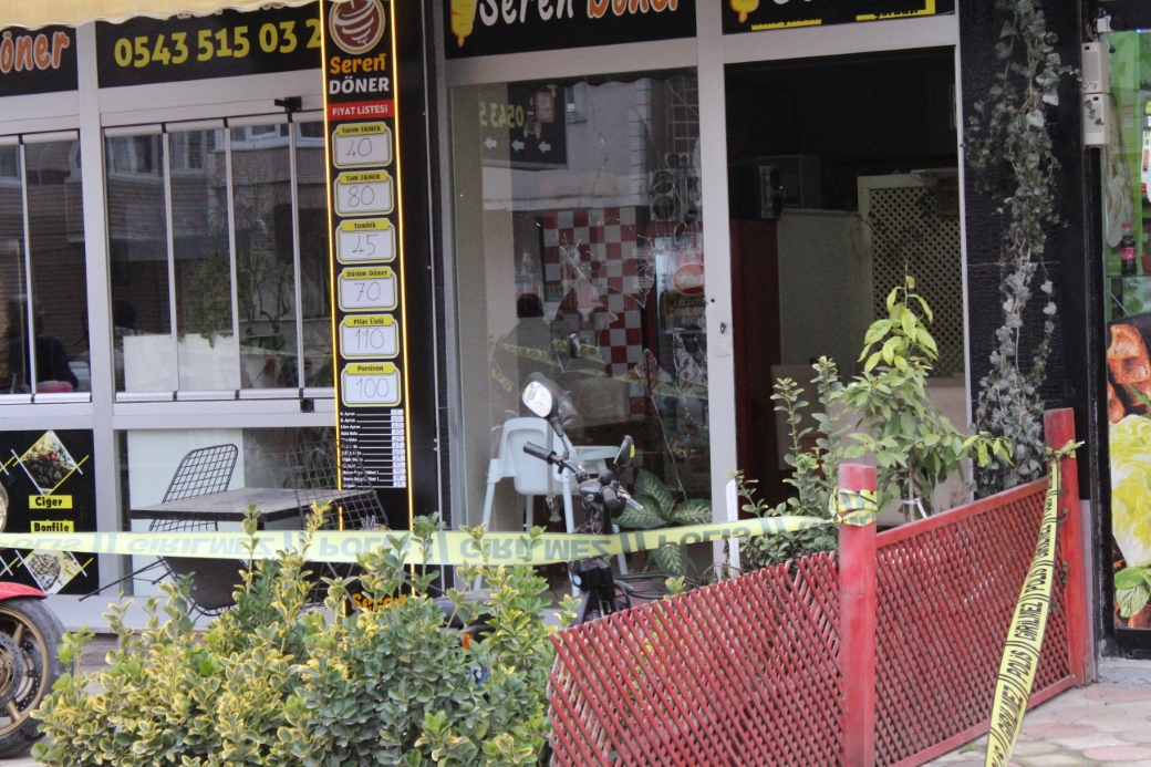 Yemek siparişi gelmeyince dönerciyi kurşun yağmuruna tuttular