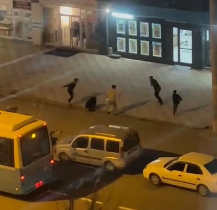 Kahramanmaraş’ta bıçaklı kavga kamerada