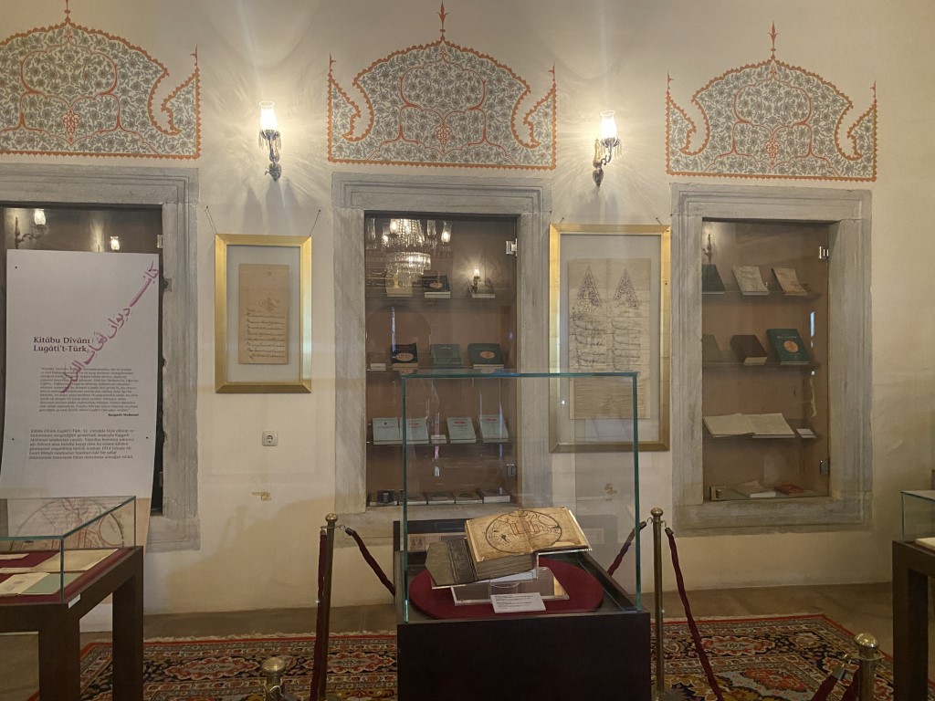 Ali Emiri Efendi’nin vefatının 100. yılında, Divanu Lügati’t- Türk sergisi açıldı