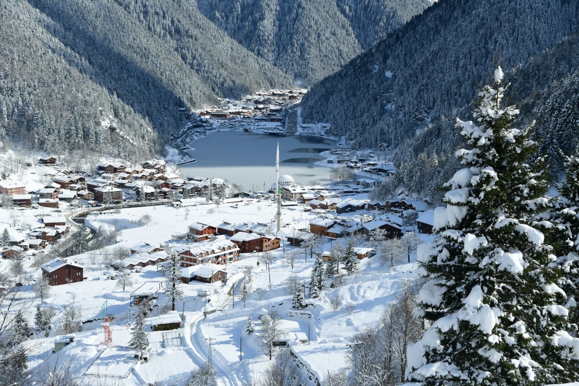 Uzungöl buz tuttu