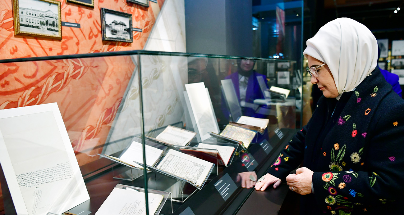 Emine Erdoğan "Maarif: Türk Eğitim Tarihi" sergisini gezdi