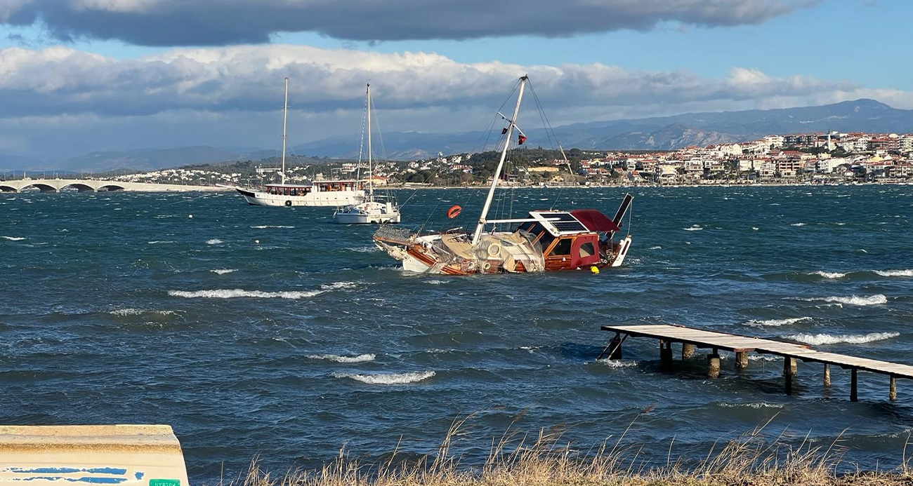 Ayvalık’ta fırtına tekneleri batırdı