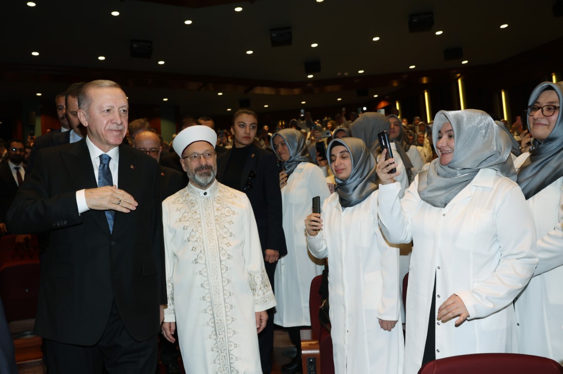 Cumhurbaşkanı Erdoğan: ”Modernliği ve ilerlemeyi bir gardırobun iki kapağı arasına hapsettiler”