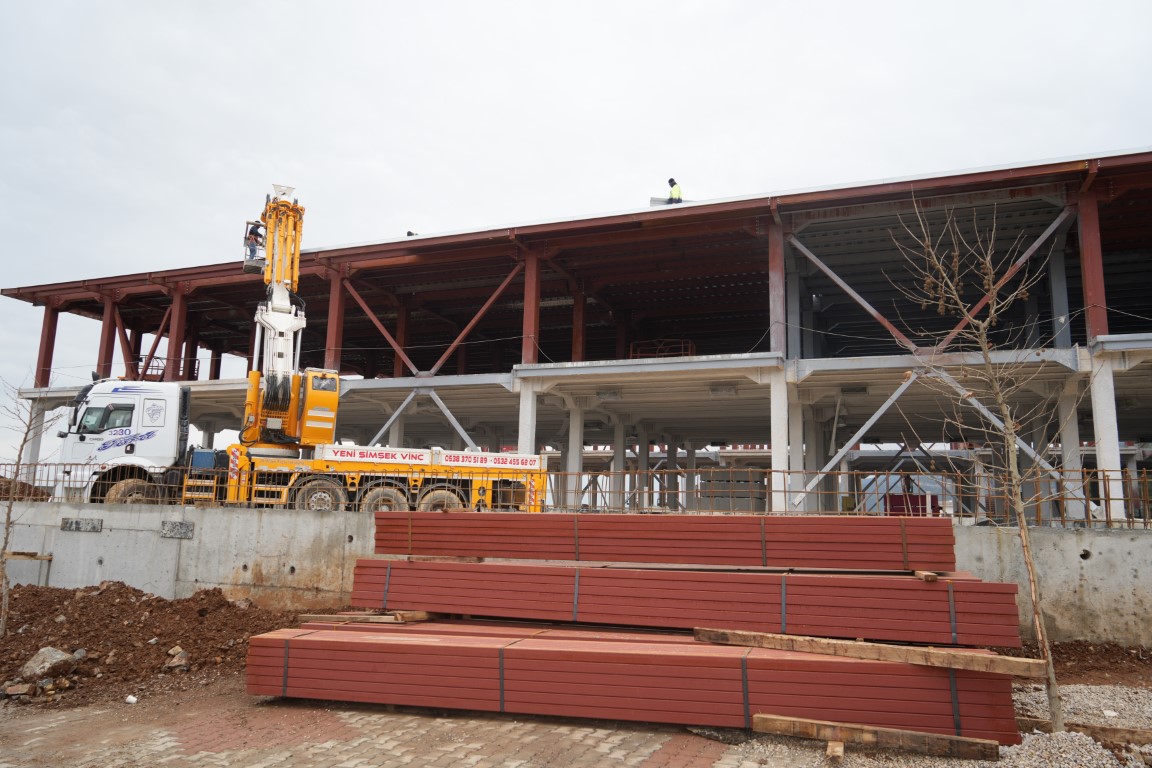 9 şiddetine dayanıklı çelikten yapılan hastane, Mart ayının sonunda teslim edilecek