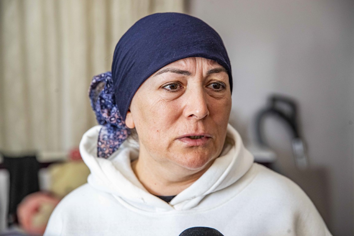 6 gün boyunca bankın üzerinde kızından iyi bir haber, kızına çarpan sürücüden özür bekledi ikisi de olmadı