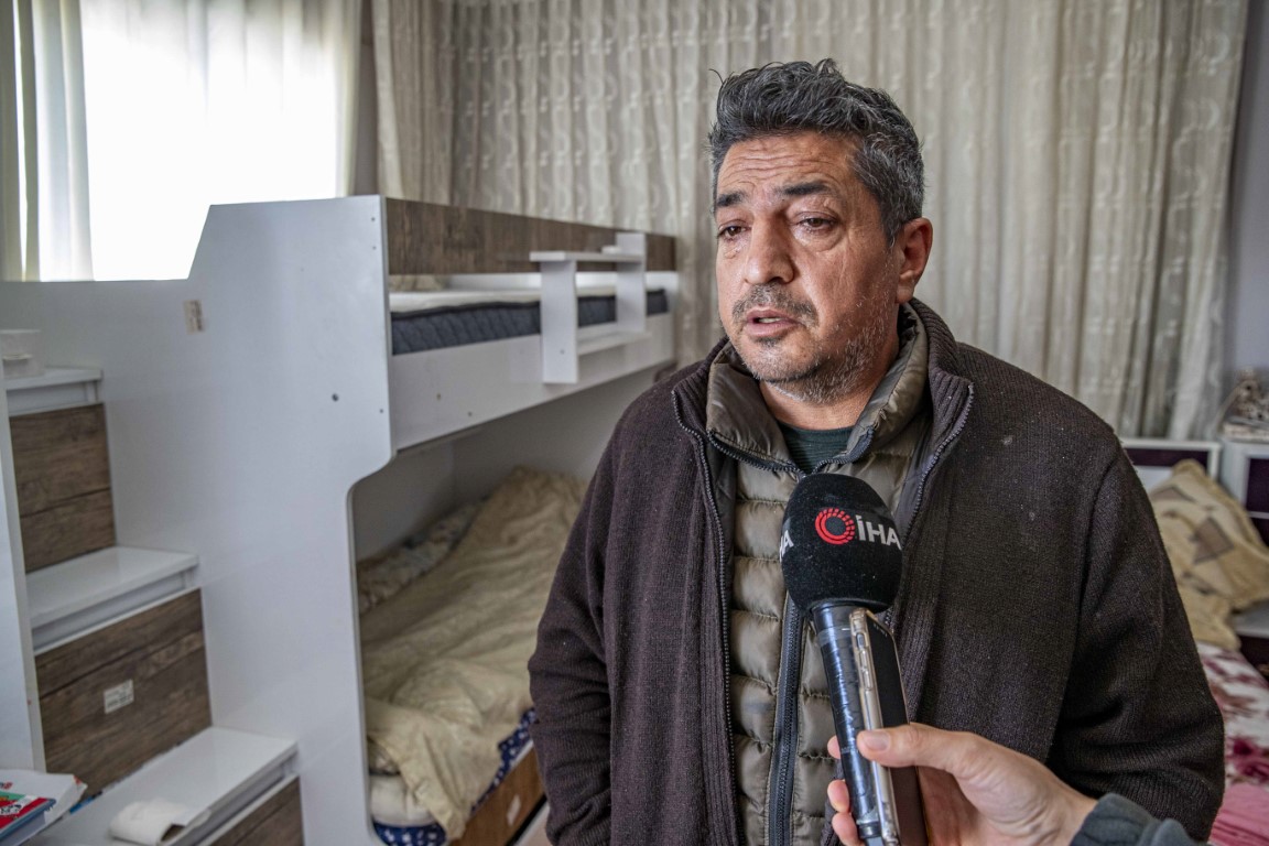 6 gün boyunca bankın üzerinde kızından iyi bir haber, kızına çarpan sürücüden özür bekledi ikisi de olmadı