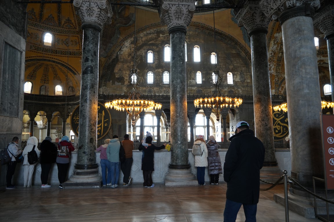 Ayasofya Camii’ndeki Osmanlı eserleri de yakında artırılmış gerçeklik destekli QR kodla anlatılacak