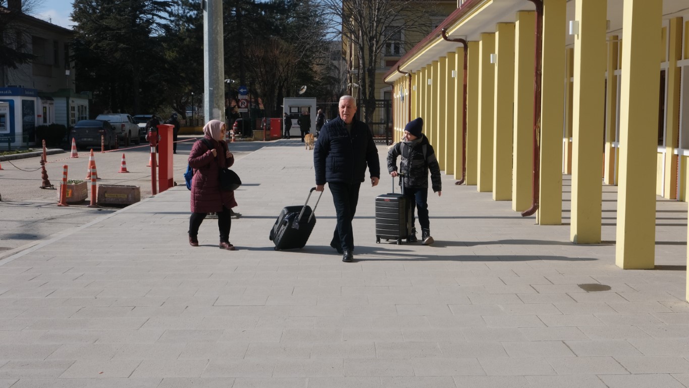 Tren bileti bulmak neredeyse imknsz hale geldi, sefer saylar yetmiyor