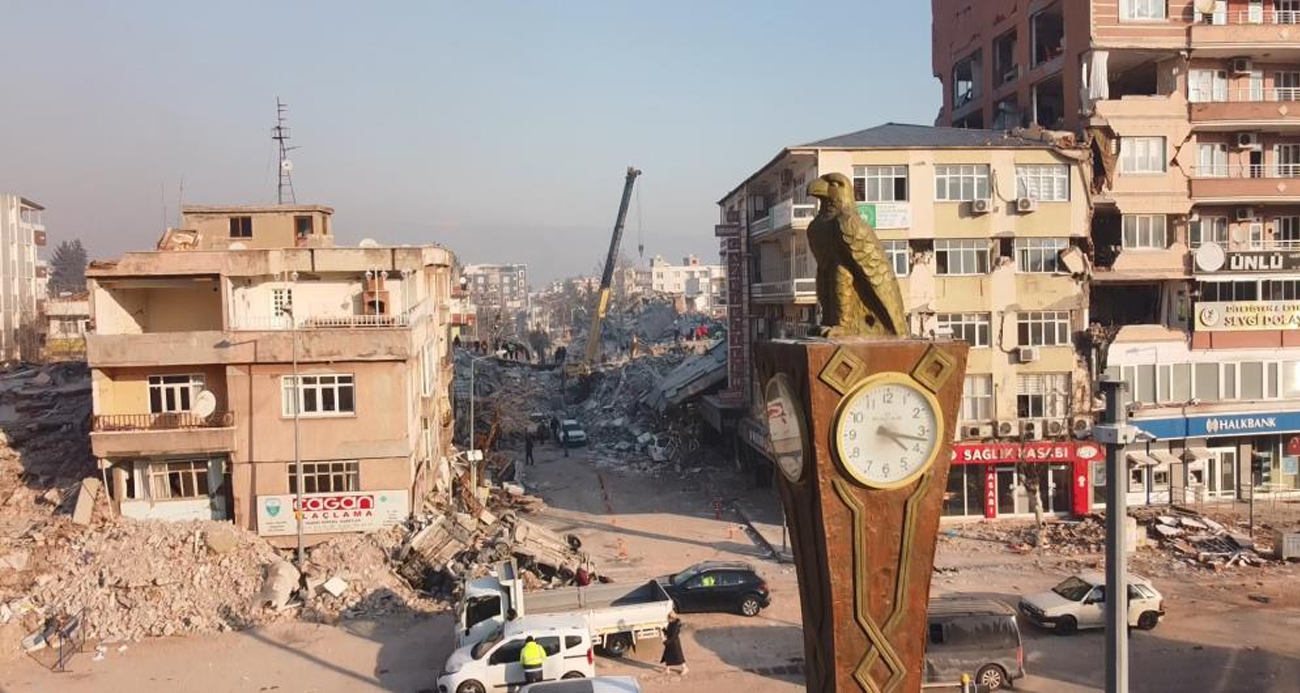 Depremin simgesi saat bir yıldır 04.17’de duruyor