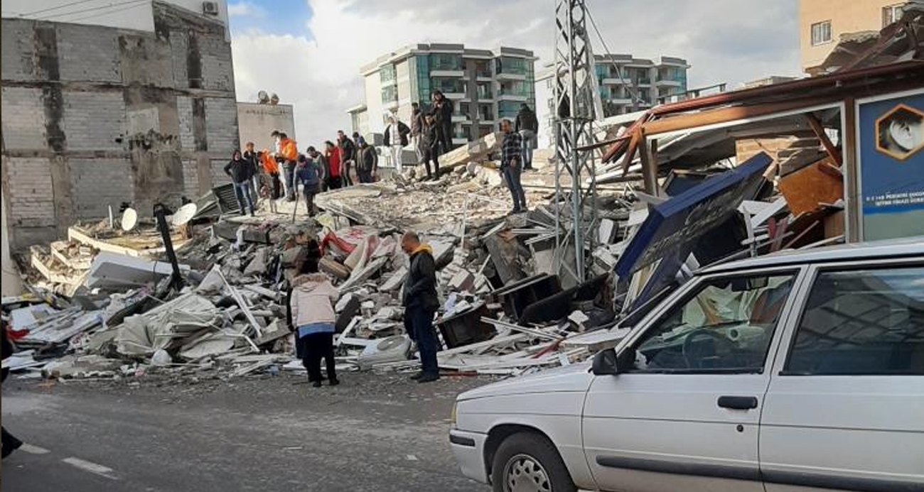 3 gün enkazda kalan aile yaşadıklarını anlattı