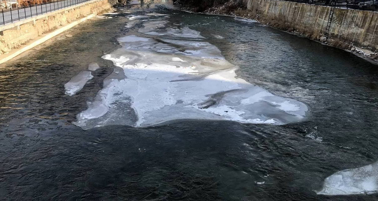 Türkiye’nin en hızlı akan nehri olan Çoruh buz tuttu