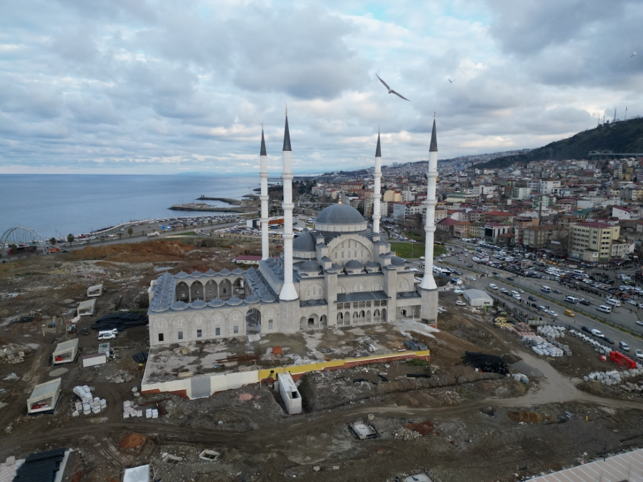 Doğu Karadeniz’in en büyük cami ve külliyesinin inşaatı sürüyor