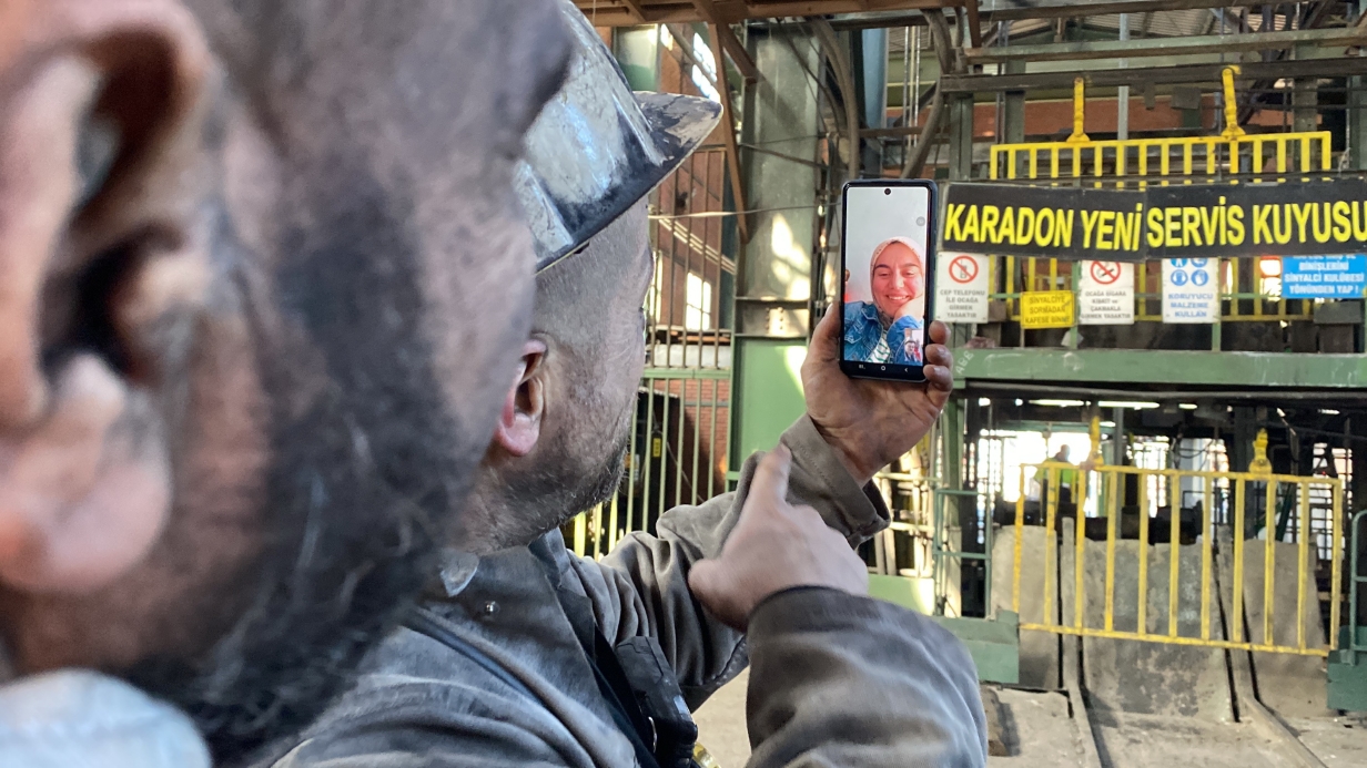 Enkazın altında başlayan dostluk